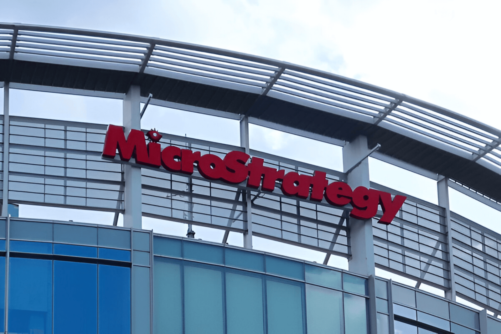 MicroStrategy’s Bold Bitcoin Investment Strategy Faces Critical Crossroads