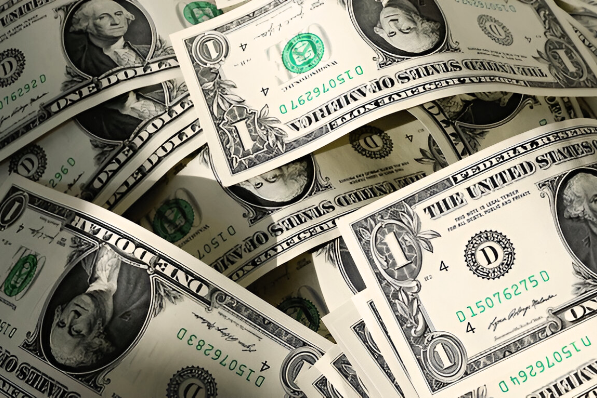 Trump’s Tariff Threat Causes a Depreciation in the Dollar: U.S. Companies Prepare for the Consequences